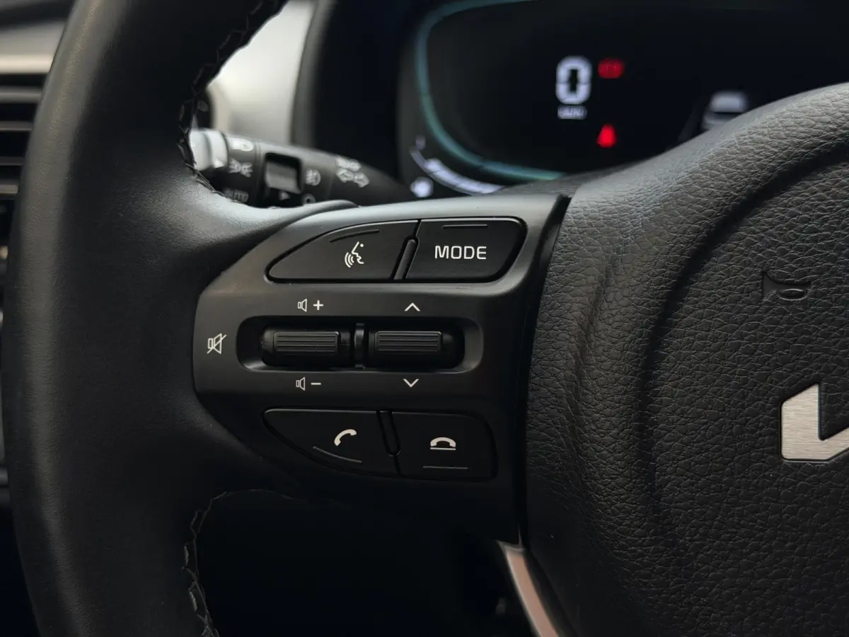 1.0 T-GDi MHEV DynamicPlusLine | Apple Carplay / Android Auto | Navigatiesysteem | Stoel + Stuurverwarming | Licht + Regensensor | Parkeersensoren + Camera Achter | Cruise Control | 16" Lich