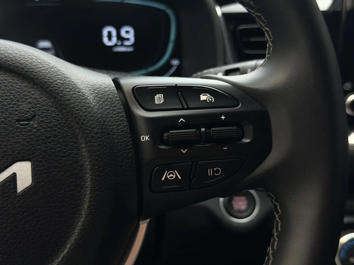 1.0 T-GDi MHEV DynamicPlusLine | Apple Carplay / Android Auto | Navigatiesysteem | Stoel + Stuurverwarming | Licht + Regensensor | Parkeersensoren + Camera Achter | Cruise Control | 16" Lich