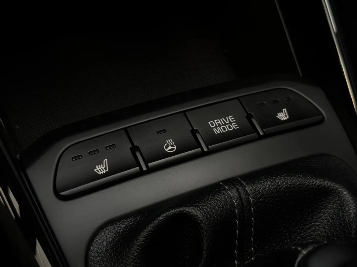 1.0 T-GDi MHEV DynamicPlusLine | Apple Carplay / Android Auto | Navigatiesysteem | Stoel + Stuurverwarming | Licht + Regensensor | Parkeersensoren + Camera Achter | Cruise Control | 16" Lich