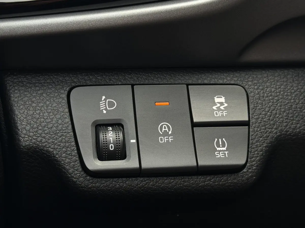 1.0 T-GDi MHEV DynamicPlusLine | Apple Carplay / Android Auto | Navigatiesysteem | Stoel + Stuurverwarming | Licht + Regensensor | Parkeersensoren + Camera Achter | Cruise Control | 16" Lich