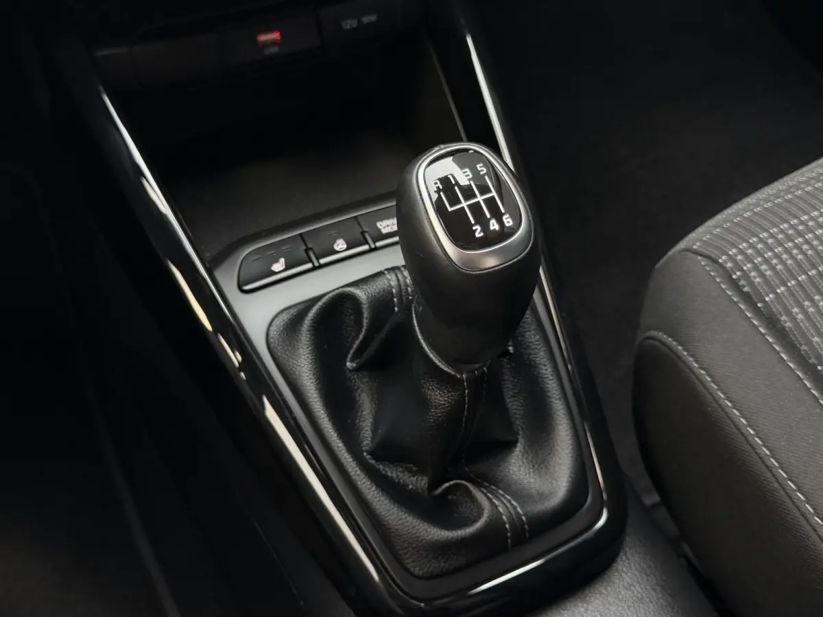 1.0 T-GDi MHEV DynamicPlusLine | Apple Carplay / Android Auto | Navigatiesysteem | Stoel + Stuurverwarming | Licht + Regensensor | Parkeersensoren + Camera Achter | Cruise Control | 16" Lich