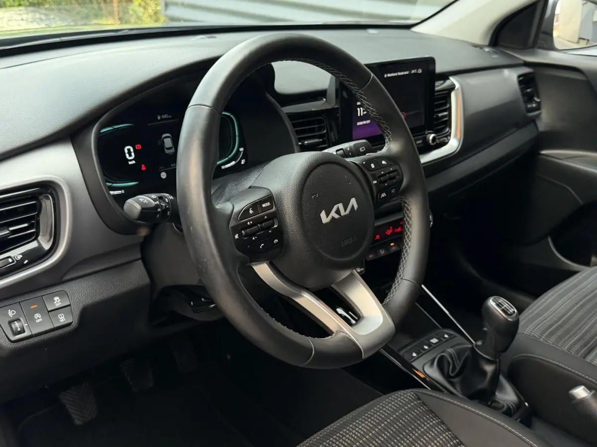 1.0 T-GDi MHEV DynamicPlusLine | Apple Carplay / Android Auto | Navigatiesysteem | Stoel + Stuurverwarming | Licht + Regensensor | Parkeersensoren + Camera Achter | Cruise Control | 16" Lich