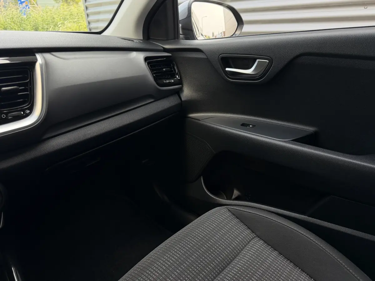 1.0 T-GDi MHEV DynamicPlusLine | Apple Carplay / Android Auto | Navigatiesysteem | Stoel + Stuurverwarming | Licht + Regensensor | Parkeersensoren + Camera Achter | Cruise Control | 16" Lich