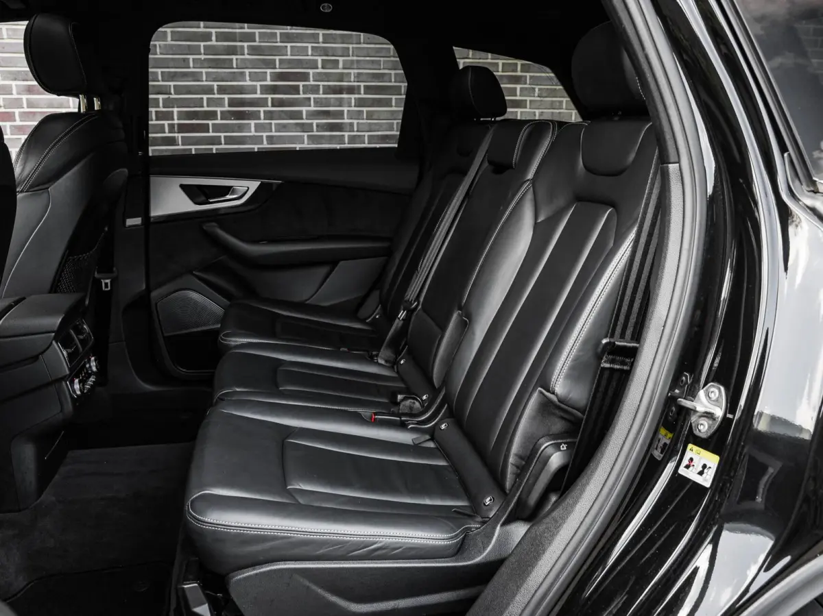 3.0 TFSI quattro S-Line Panoramadak B&O Advanced Nachtzicht Luchtvering Leder ACC HUD Virtual Cockpit Soft-Close Achterasbesturing Trekhaak 21"