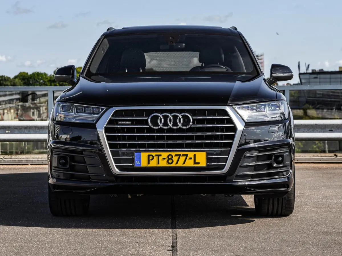 3.0 TFSI quattro S-Line Panoramadak B&O Advanced Nachtzicht Luchtvering Leder ACC HUD Virtual Cockpit Soft-Close Achterasbesturing Trekhaak 21"