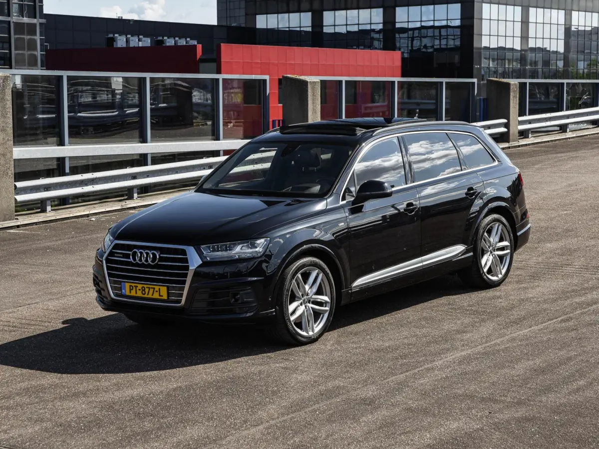3.0 TFSI quattro S-Line Panoramadak B&O Advanced Nachtzicht Luchtvering Leder ACC HUD Virtual Cockpit Soft-Close Achterasbesturing Trekhaak 21"