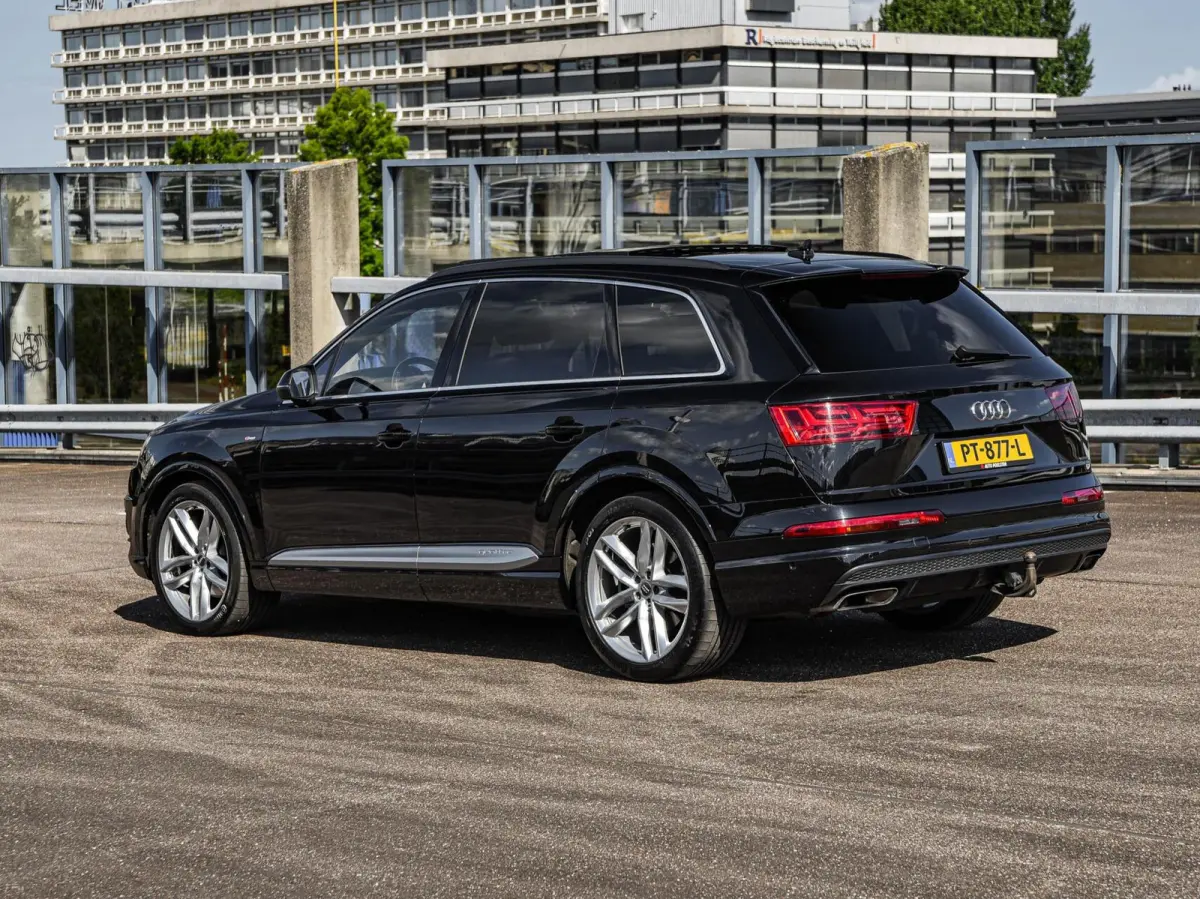 3.0 TFSI quattro S-Line Panoramadak B&O Advanced Nachtzicht Luchtvering Leder ACC HUD Virtual Cockpit Soft-Close Achterasbesturing Trekhaak 21"