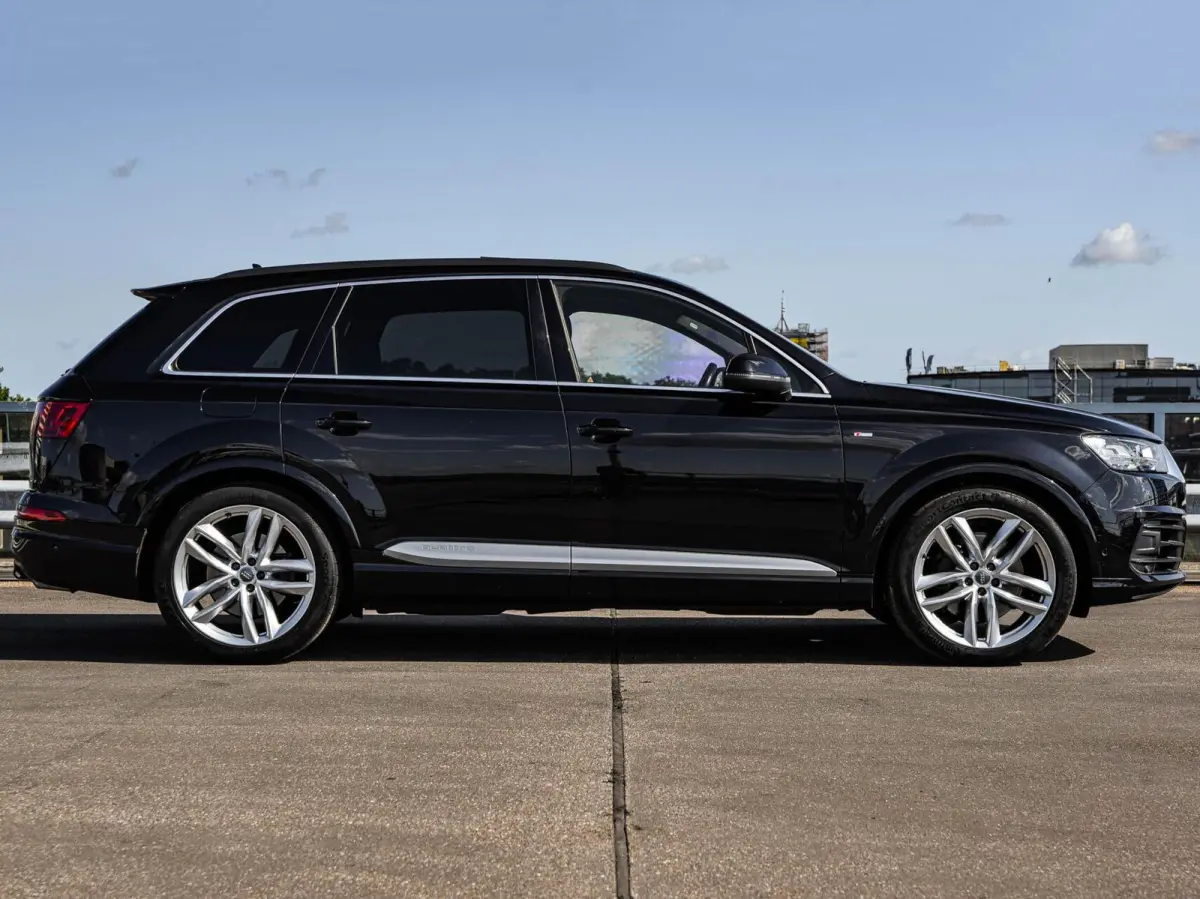 3.0 TFSI quattro S-Line Panoramadak B&O Advanced Nachtzicht Luchtvering Leder ACC HUD Virtual Cockpit Soft-Close Achterasbesturing Trekhaak 21"