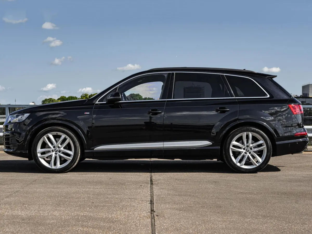 3.0 TFSI quattro S-Line Panoramadak B&O Advanced Nachtzicht Luchtvering Leder ACC HUD Virtual Cockpit Soft-Close Achterasbesturing Trekhaak 21"