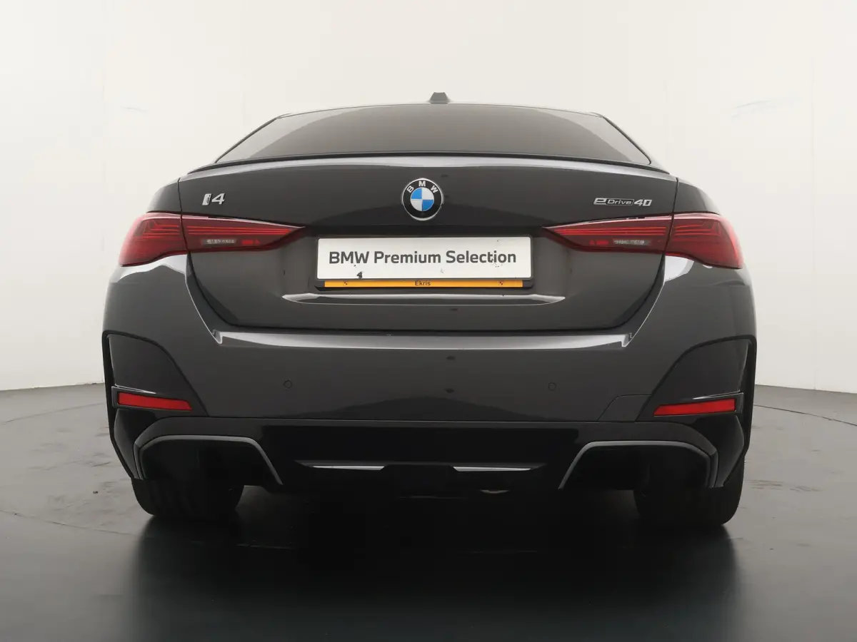 eDrive40 M Sport Edition 84 kWh | SoH 100% | Trekhaak | Driving Assistant Professional | Carbon inleg |