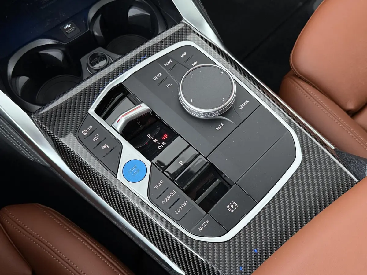 eDrive40 M Sport Edition 84 kWh | SoH 100% | Trekhaak | Driving Assistant Professional | Carbon inleg |
