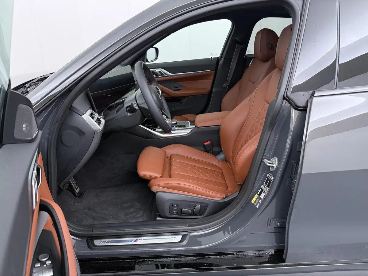 eDrive40 M Sport Edition 84 kWh | SoH 100% | Trekhaak | Driving Assistant Professional | Carbon inleg |