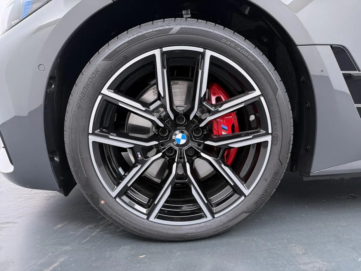 eDrive40 M Sport Edition 84 kWh | SoH 100% | Trekhaak | Driving Assistant Professional | Carbon inleg |