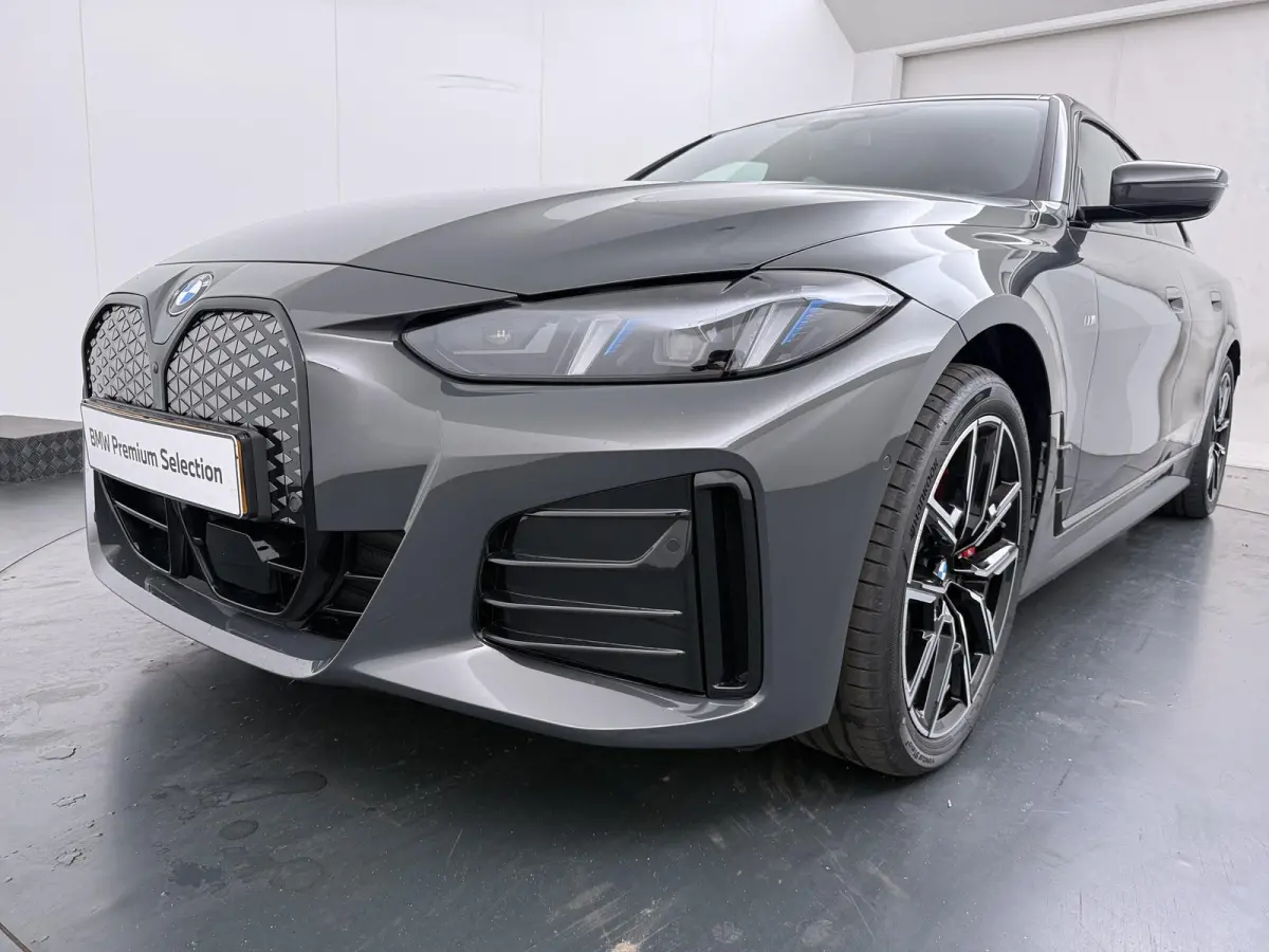 eDrive40 M Sport Edition 84 kWh | SoH 100% | Trekhaak | Driving Assistant Professional | Carbon inleg |