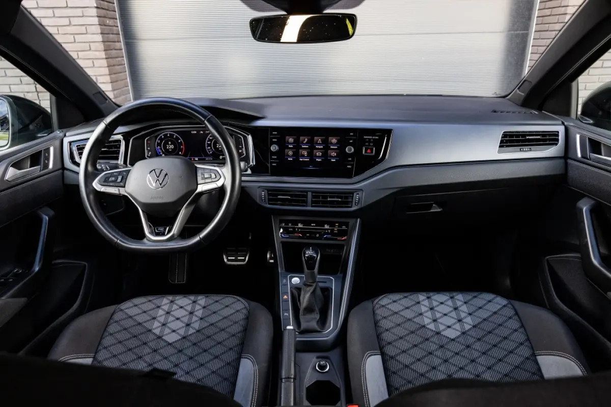1.0 TSI R-Line | Camera | Business