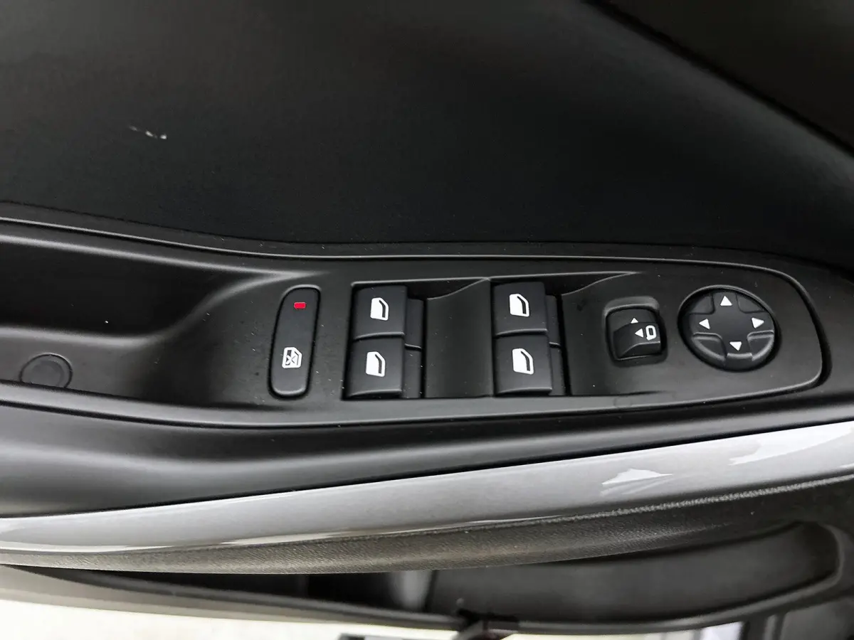 1.6 Turbo Plug-In Hybrid GS Line 225pk | Stuurverwarming | Cruise Control Adaptief | Keyless | Climate Control | Apple Carplay/Android Auto |