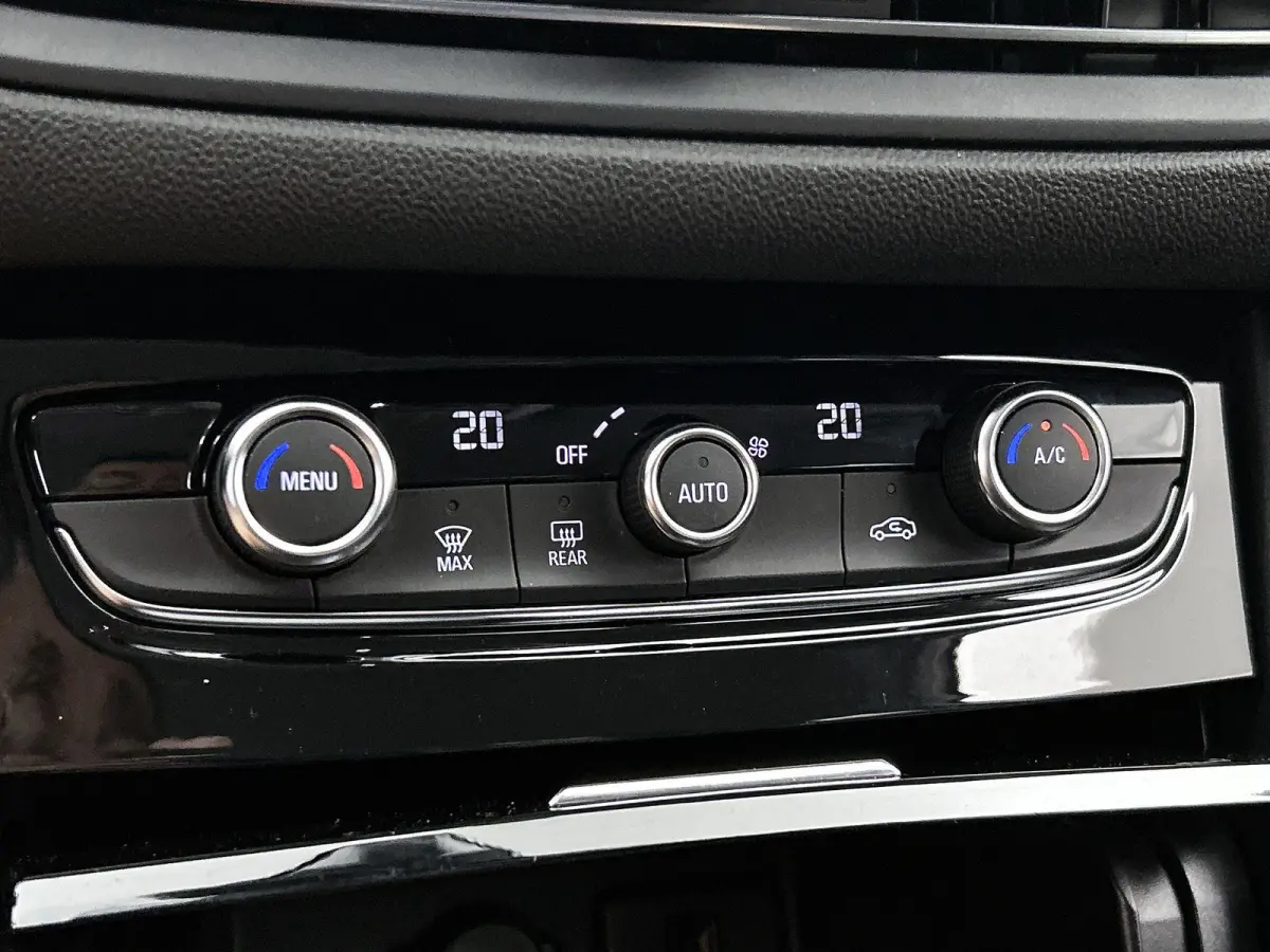 1.6 Turbo Plug-In Hybrid GS Line 225pk | Stuurverwarming | Cruise Control Adaptief | Keyless | Climate Control | Apple Carplay/Android Auto |