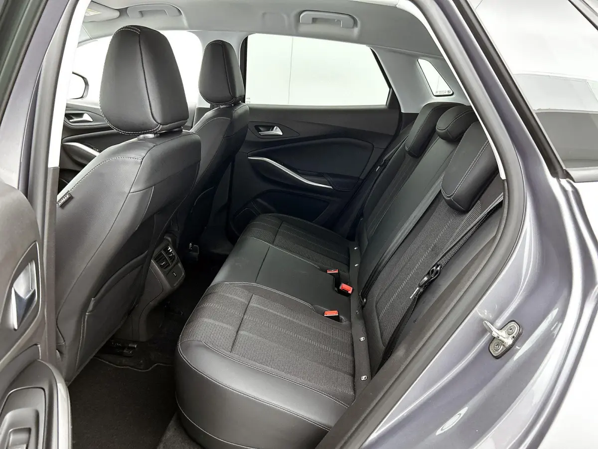 1.6 Turbo Plug-In Hybrid GS Line 225pk | Stuurverwarming | Cruise Control Adaptief | Keyless | Climate Control | Apple Carplay/Android Auto |