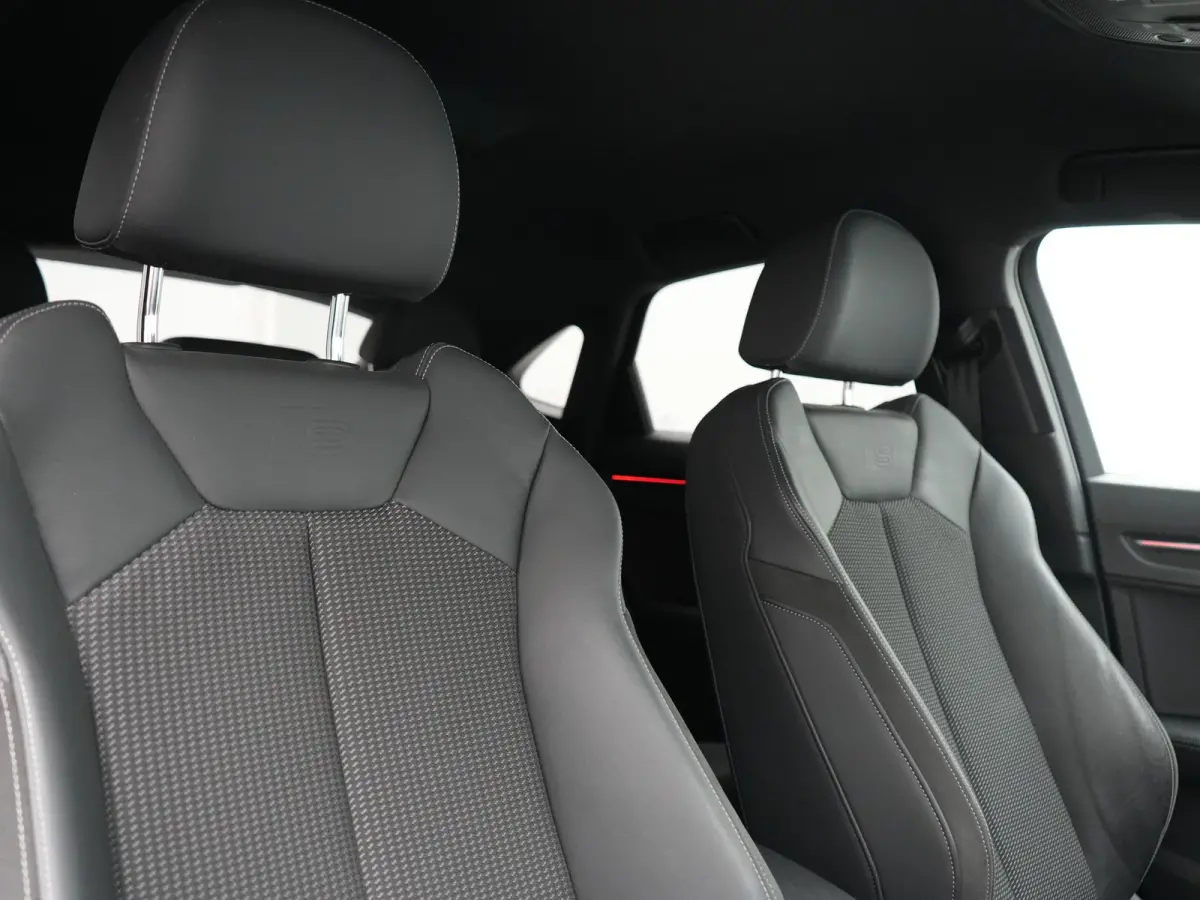 45 TFSI e 2x S Line PHEV 245pk Dealer O.H. | Trekhaak Af Fabriek | Blis | Sportstoelen Verwarmd | Apple Carplay | Sfeerverlichting | Navigatie | DAB | 19"L.M | Virtual | Plug In Hybrid |