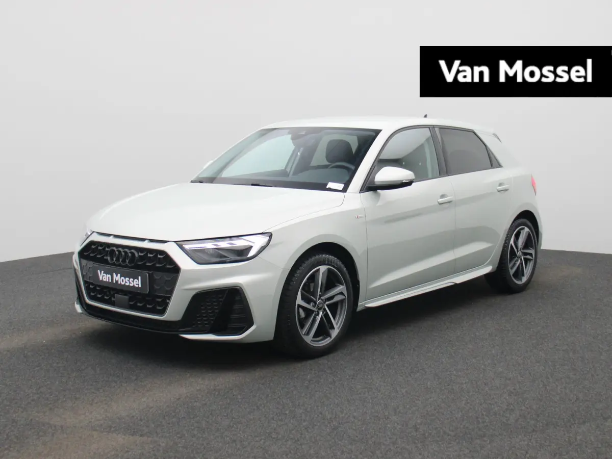 25 TFSI S edition l Adaptive cruise control l Climate control l Dodehoekdetectie l Stoelverwarming l Navigatie l Audi smartphone interface l Privacy glas l Optiekpakket zwart plus l Ledkopla