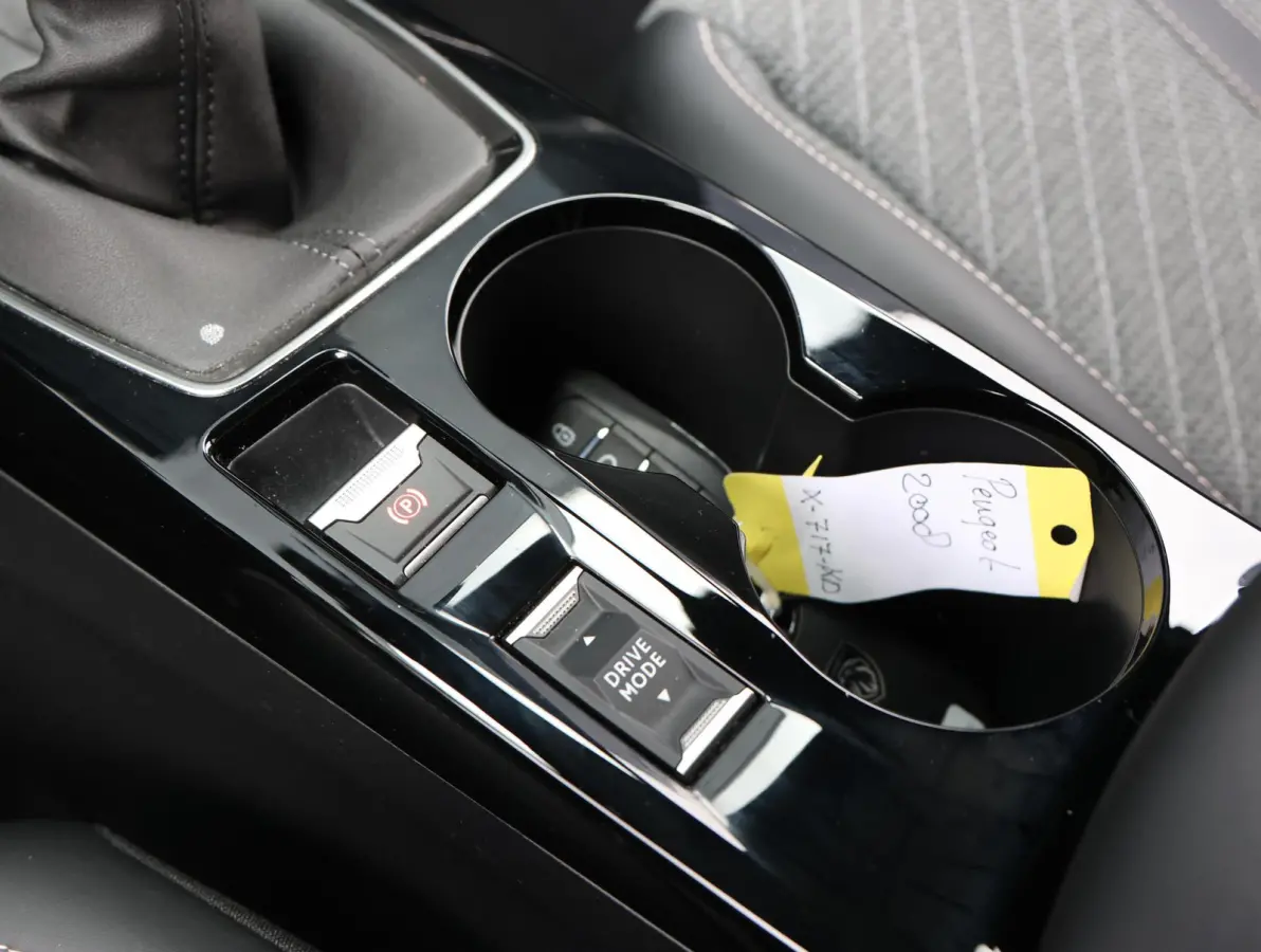 1.2 100pk Allure 1e Eigenaar | LED | Parkeersensoren V+A | Keyless | 17" LMV | Apple Carplay & Android Auto