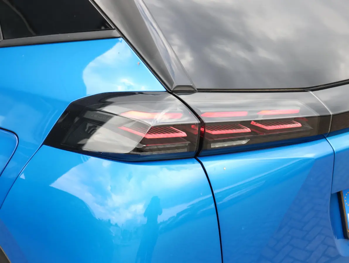 1.2 100pk Allure 1e Eigenaar | LED | Parkeersensoren V+A | Keyless | 17" LMV | Apple Carplay & Android Auto