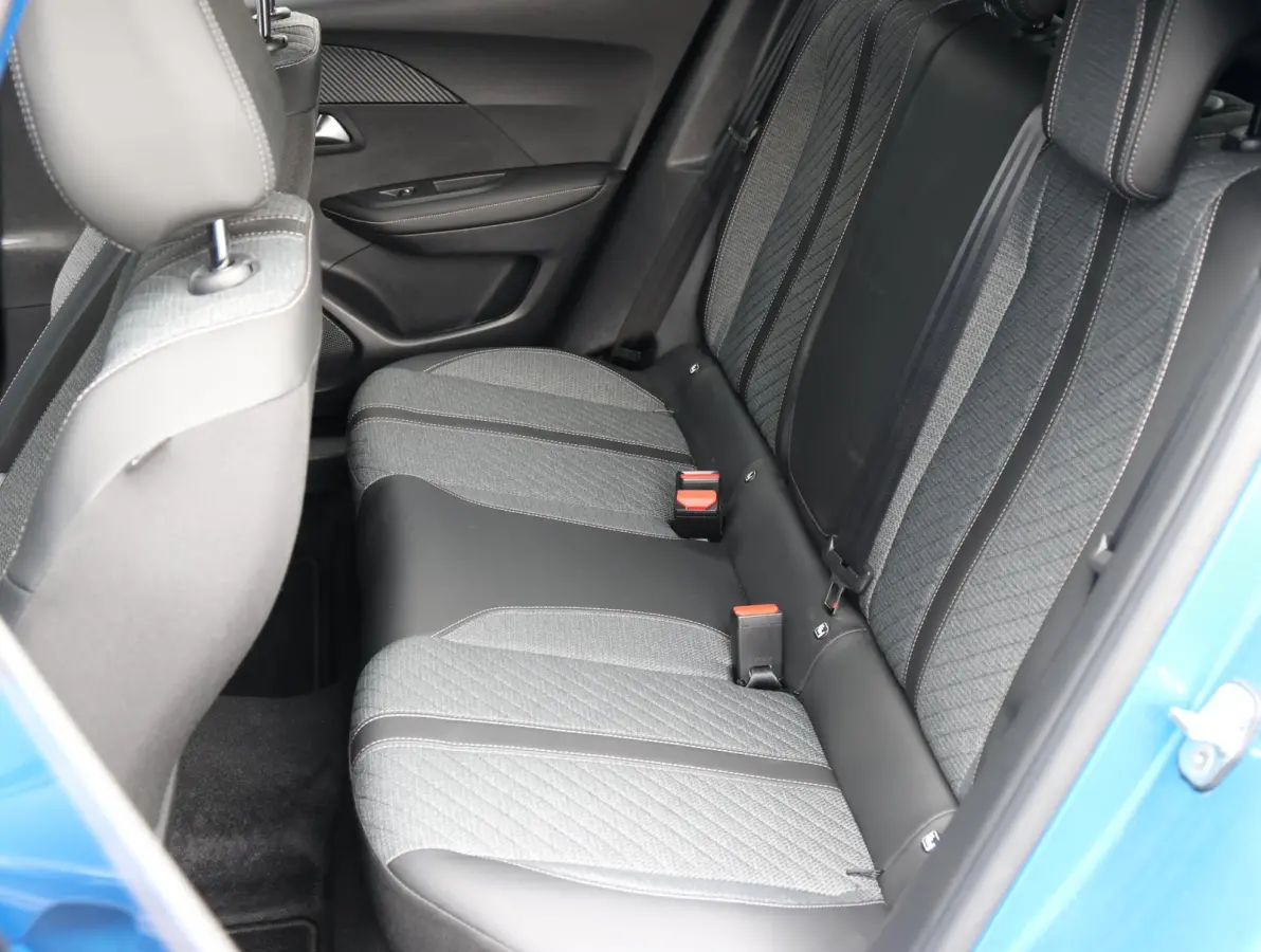 1.2 100pk Allure 1e Eigenaar | LED | Parkeersensoren V+A | Keyless | 17" LMV | Apple Carplay & Android Auto