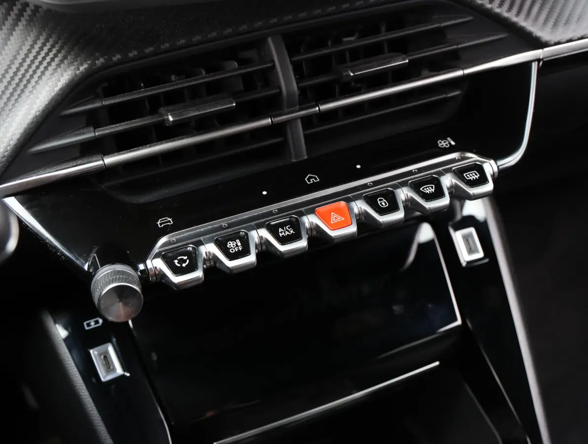 1.2 100pk Allure 1e Eigenaar | LED | Parkeersensoren V+A | Keyless | 17" LMV | Apple Carplay & Android Auto