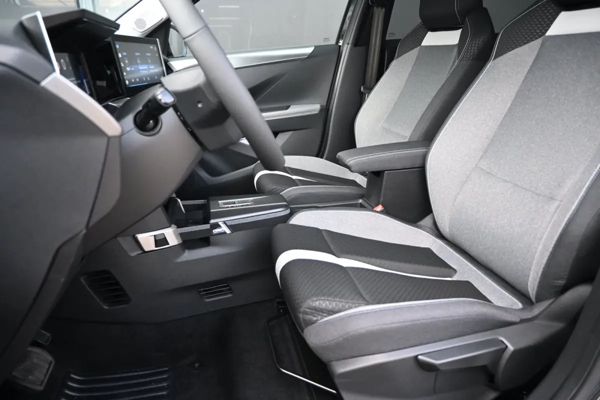1.2 Turbo Hybrid GS DEMO-DEAL! Tot 8 Jaar Garantie! | Stuur/Stoelverwarming | Navigatie | Achteruitrijcamera | Climate Control | !!