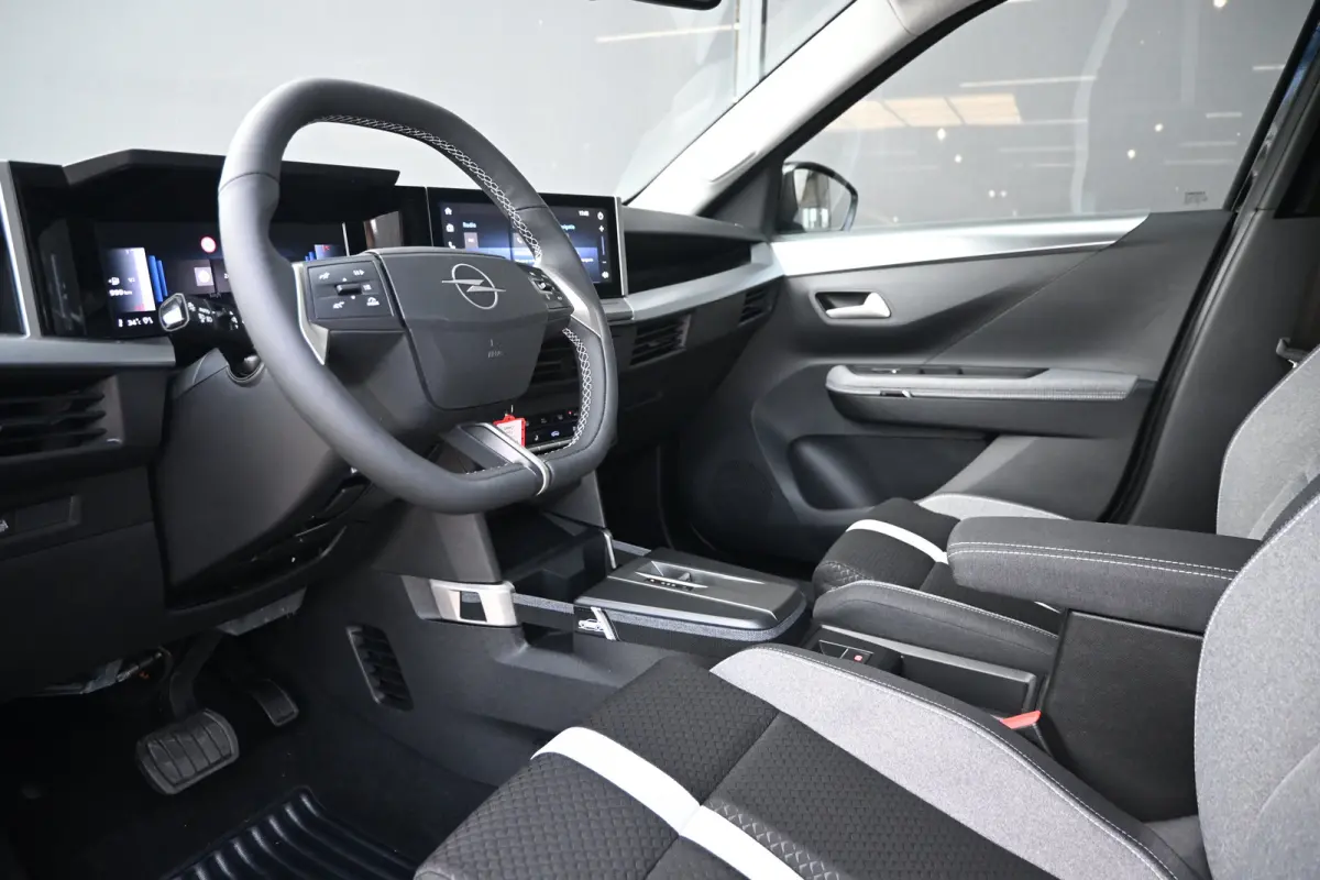 1.2 Turbo Hybrid GS DEMO-DEAL! Tot 8 Jaar Garantie! | Stuur/Stoelverwarming | Navigatie | Achteruitrijcamera | Climate Control | !!