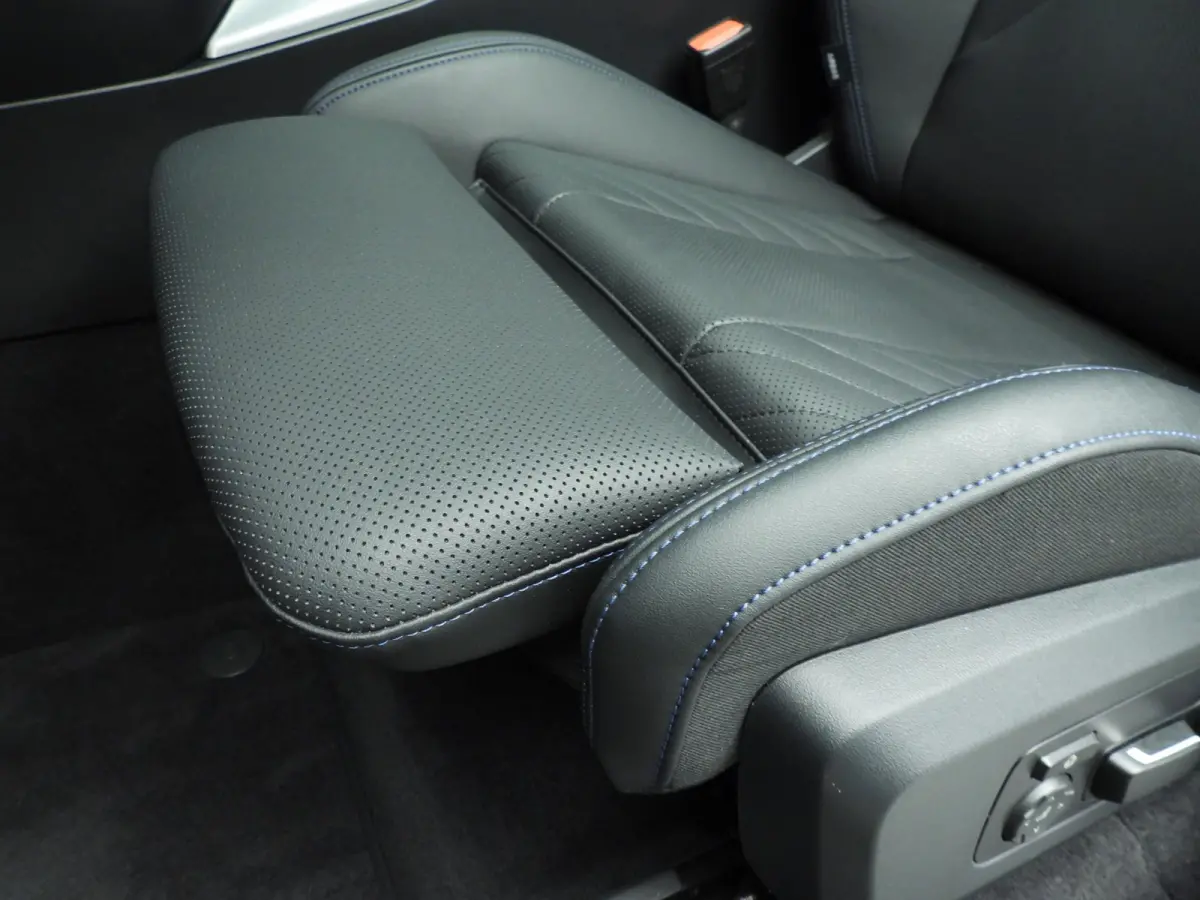 30e xDrive | M-Sportpakket | LED | Leder | HUD | Active cruise | Trekhaak | Panoramadak | Sportstoelen | Elektr. zetels | DAB | Harman-kardon sound | Alu 20 inch