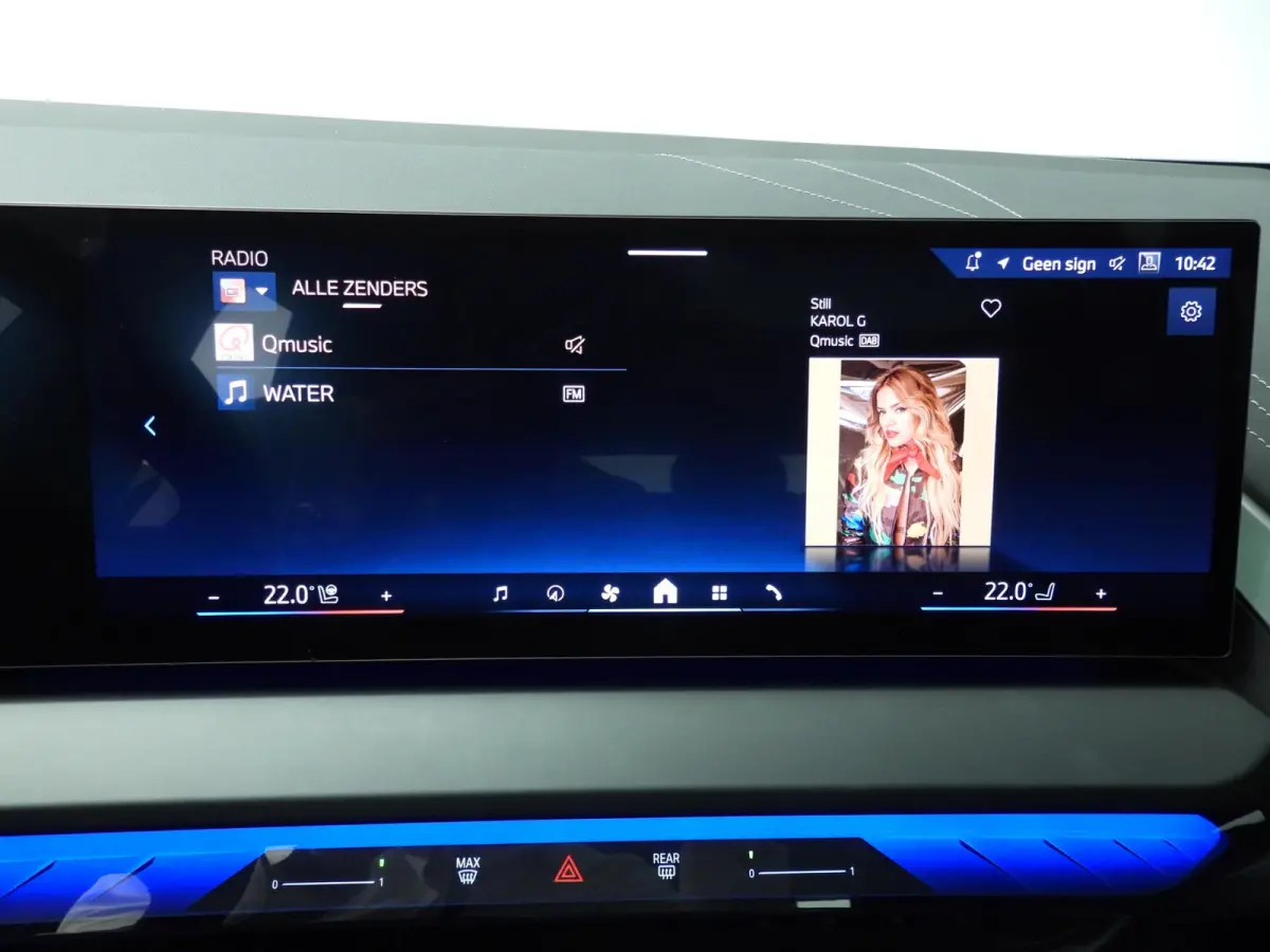 30e xDrive | M-Sportpakket | LED | Leder | HUD | Active cruise | Trekhaak | Panoramadak | Sportstoelen | Elektr. zetels | DAB | Harman-kardon sound | Alu 20 inch