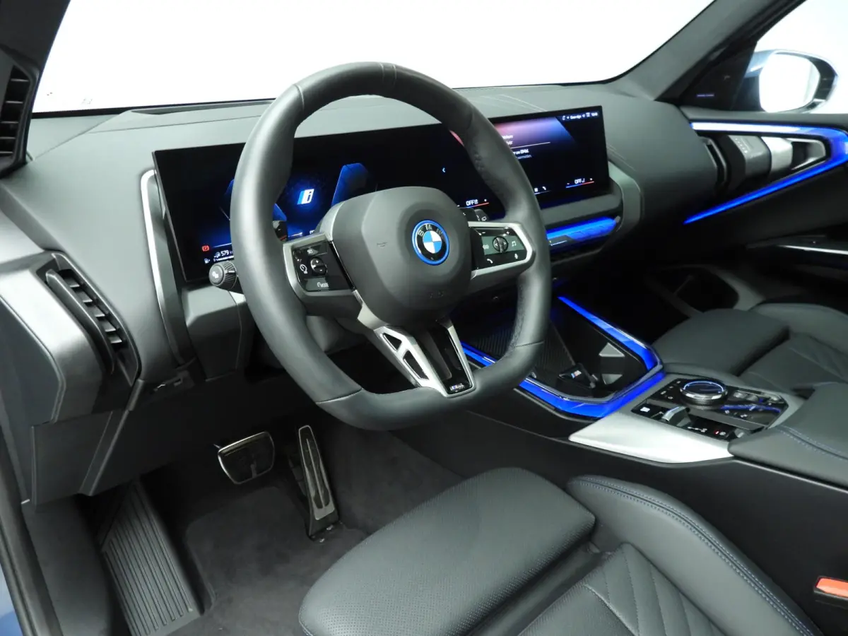 30e xDrive | M-Sportpakket | LED | Leder | HUD | Active cruise | Trekhaak | Panoramadak | Sportstoelen | Elektr. zetels | DAB | Harman-kardon sound | Alu 20 inch