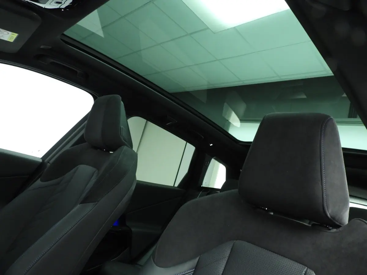 30e xDrive | M-Sportpakket | LED | Leder | HUD | Active cruise | Trekhaak | Panoramadak | Sportstoelen | Elektr. zetels | DAB | Harman-kardon sound | Alu 20 inch