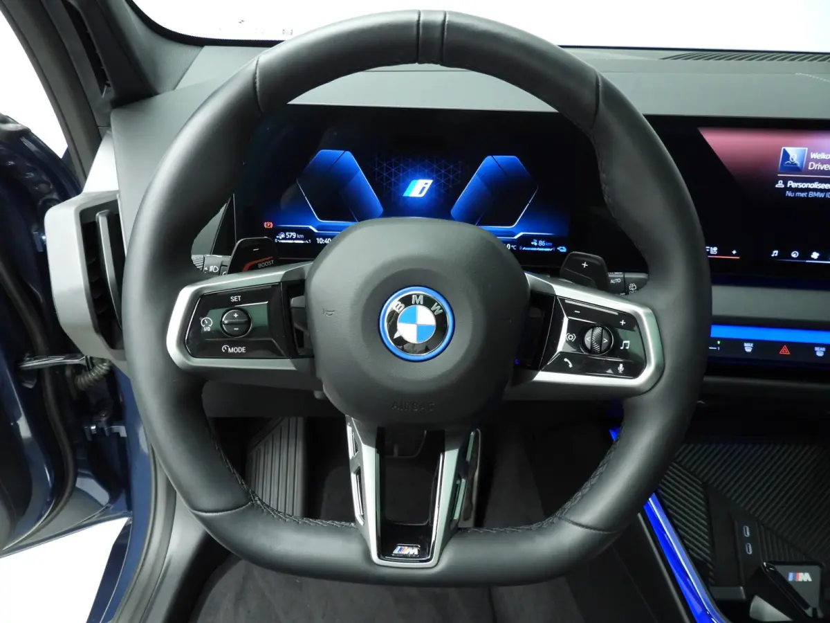 30e xDrive | M-Sportpakket | LED | Leder | HUD | Active cruise | Trekhaak | Panoramadak | Sportstoelen | Elektr. zetels | DAB | Harman-kardon sound | Alu 20 inch
