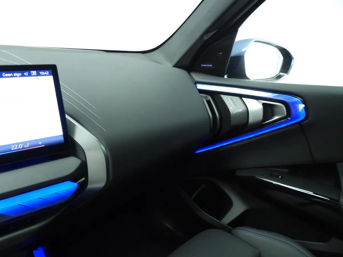 30e xDrive | M-Sportpakket | LED | Leder | HUD | Active cruise | Trekhaak | Panoramadak | Sportstoelen | Elektr. zetels | DAB | Harman-kardon sound | Alu 20 inch