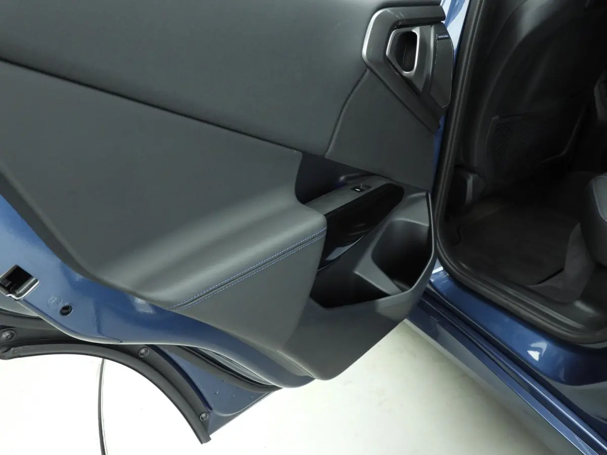 30e xDrive | M-Sportpakket | LED | Leder | HUD | Active cruise | Trekhaak | Panoramadak | Sportstoelen | Elektr. zetels | DAB | Harman-kardon sound | Alu 20 inch