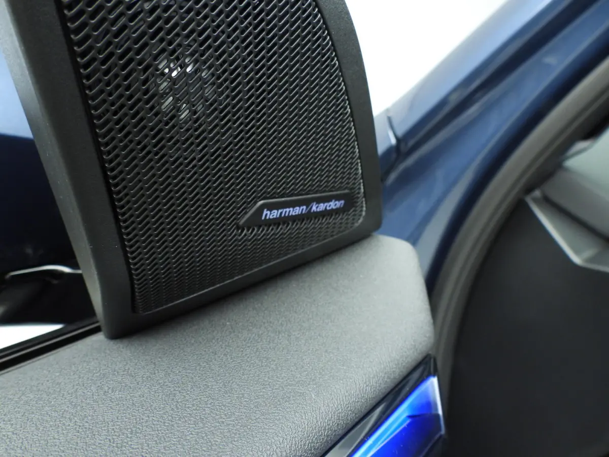 30e xDrive | M-Sportpakket | LED | Leder | HUD | Active cruise | Trekhaak | Panoramadak | Sportstoelen | Elektr. zetels | DAB | Harman-kardon sound | Alu 20 inch