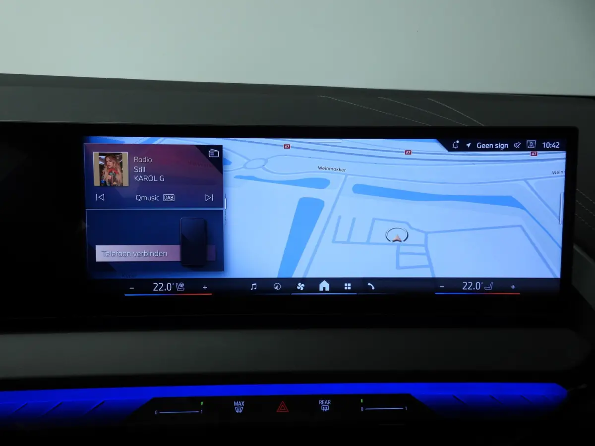 30e xDrive | M-Sportpakket | LED | Leder | HUD | Active cruise | Trekhaak | Panoramadak | Sportstoelen | Elektr. zetels | DAB | Harman-kardon sound | Alu 20 inch