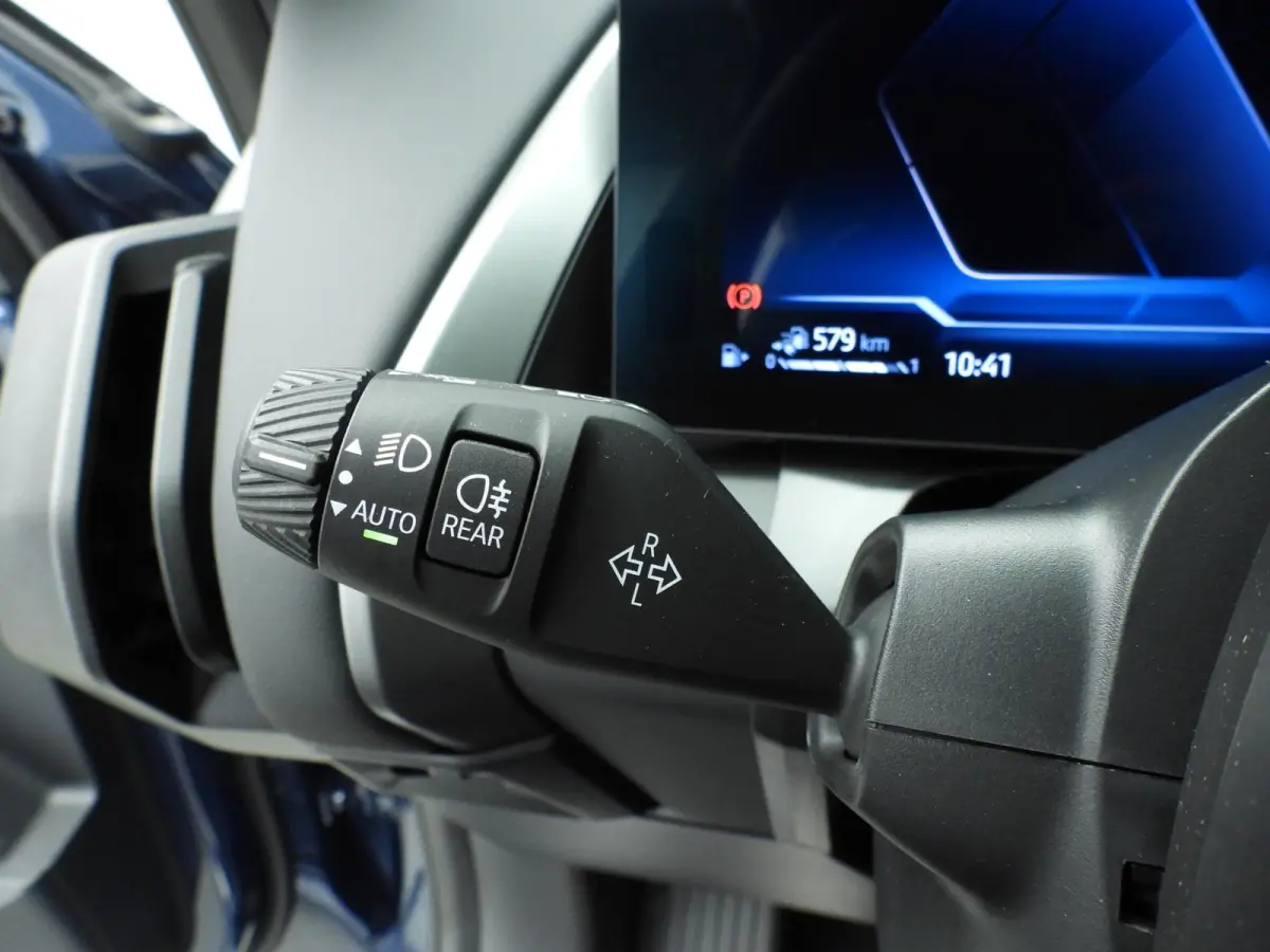 30e xDrive | M-Sportpakket | LED | Leder | HUD | Active cruise | Trekhaak | Panoramadak | Sportstoelen | Elektr. zetels | DAB | Harman-kardon sound | Alu 20 inch