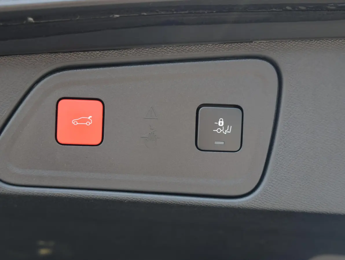 1.2 Hybrid 136 GT 1ste Eigenaar | LED | Sportstoelen Memory | Stoelverwarming | Hands-Free achterklep | Camera 360* | 18" LMV | Apple Carplay & Android Auto