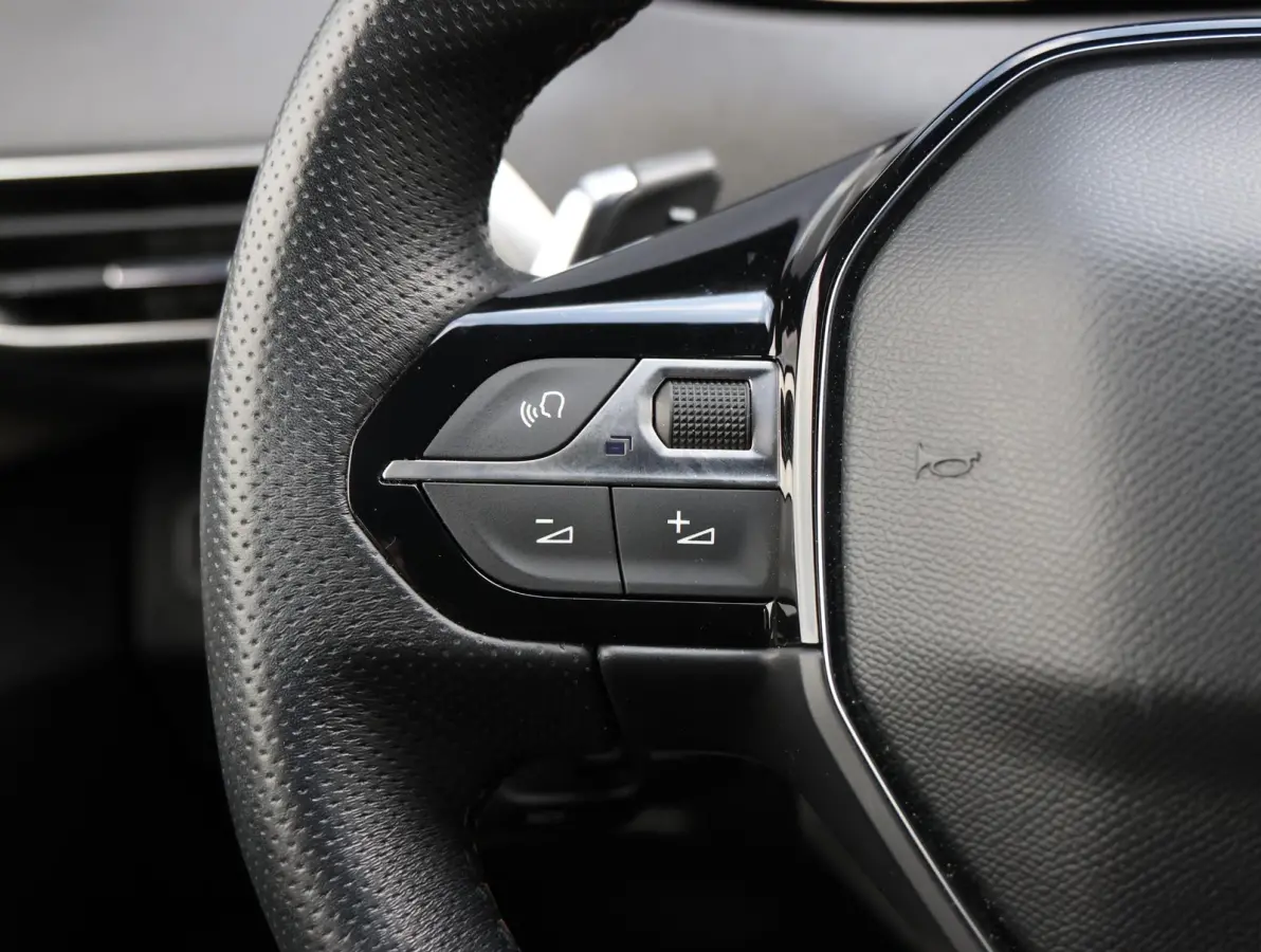 1.2 Hybrid 136 GT 1ste Eigenaar | LED | Sportstoelen Memory | Stoelverwarming | Hands-Free achterklep | Camera 360* | 18" LMV | Apple Carplay & Android Auto