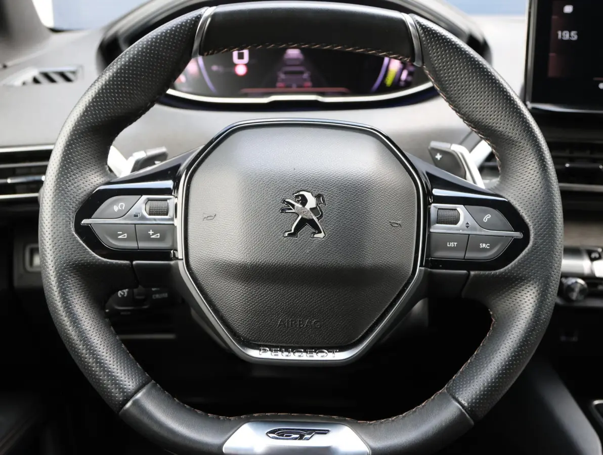 1.2 Hybrid 136 GT 1ste Eigenaar | LED | Sportstoelen Memory | Stoelverwarming | Hands-Free achterklep | Camera 360* | 18" LMV | Apple Carplay & Android Auto
