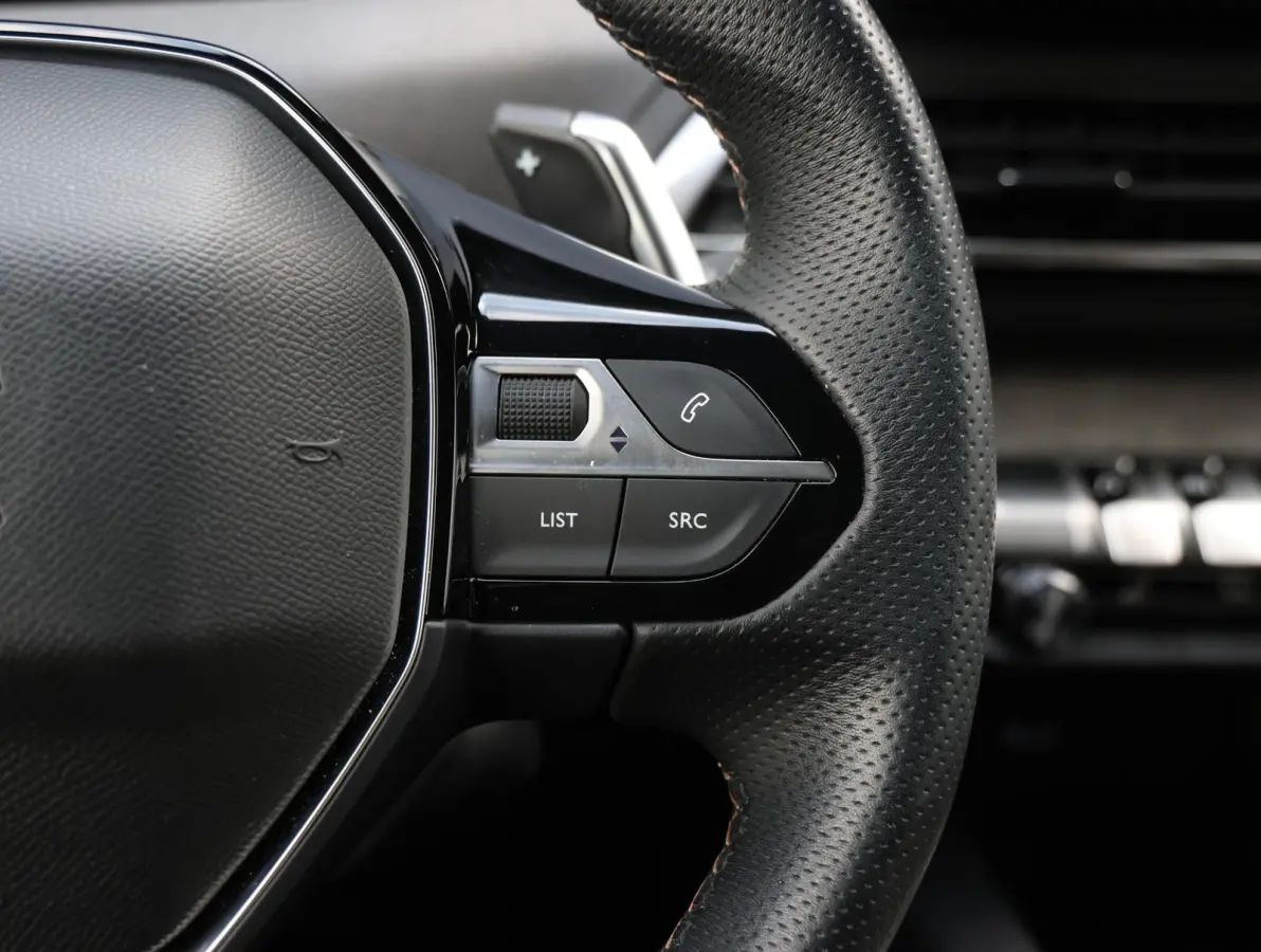 1.2 Hybrid 136 GT 1ste Eigenaar | LED | Sportstoelen Memory | Stoelverwarming | Hands-Free achterklep | Camera 360* | 18" LMV | Apple Carplay & Android Auto