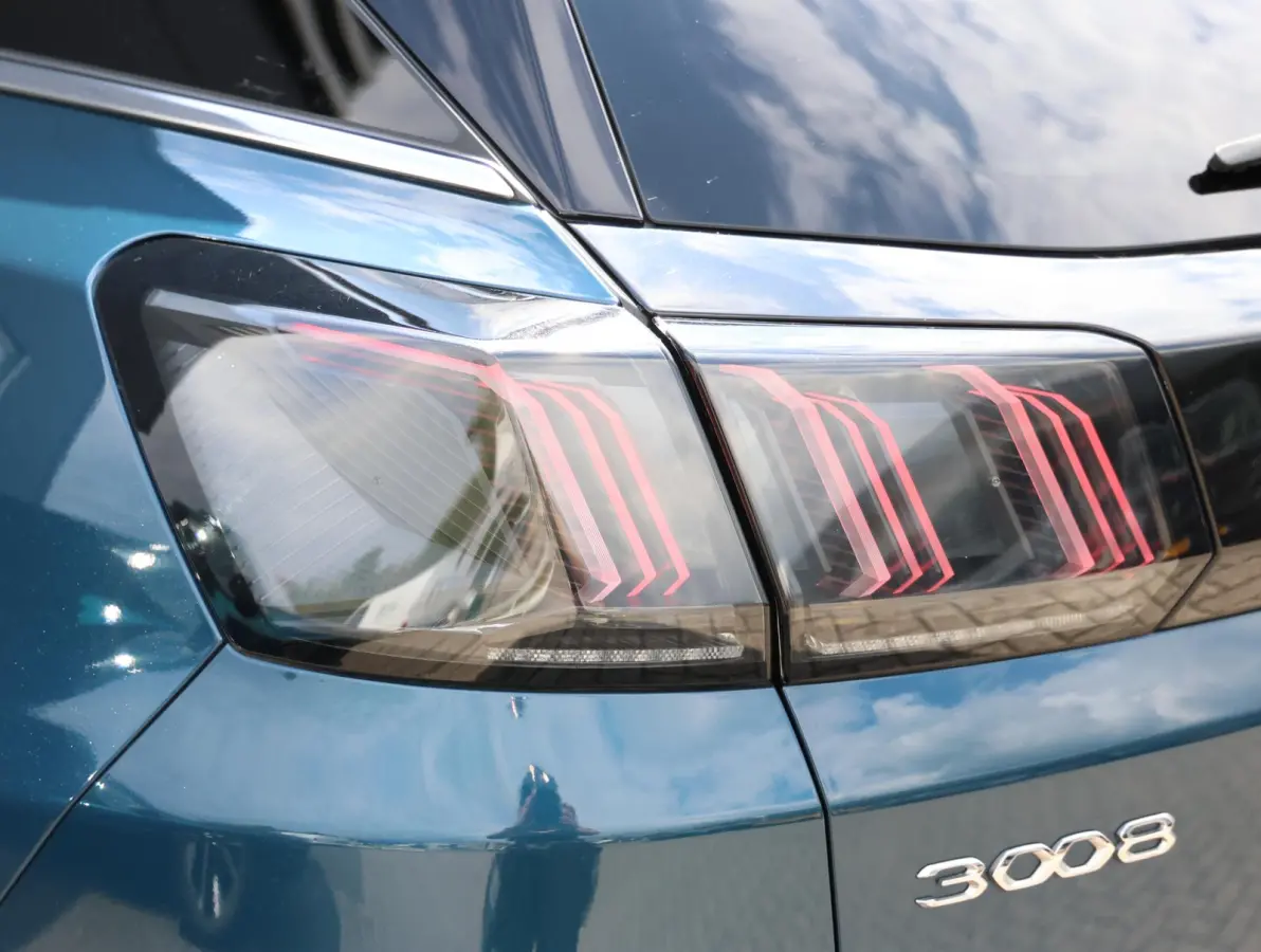 1.2 Hybrid 136 GT 1ste Eigenaar | LED | Sportstoelen Memory | Stoelverwarming | Hands-Free achterklep | Camera 360* | 18" LMV | Apple Carplay & Android Auto