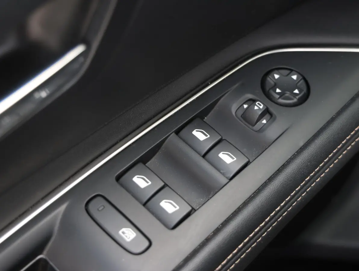 1.2 Hybrid 136 GT 1ste Eigenaar | LED | Sportstoelen Memory | Stoelverwarming | Hands-Free achterklep | Camera 360* | 18" LMV | Apple Carplay & Android Auto