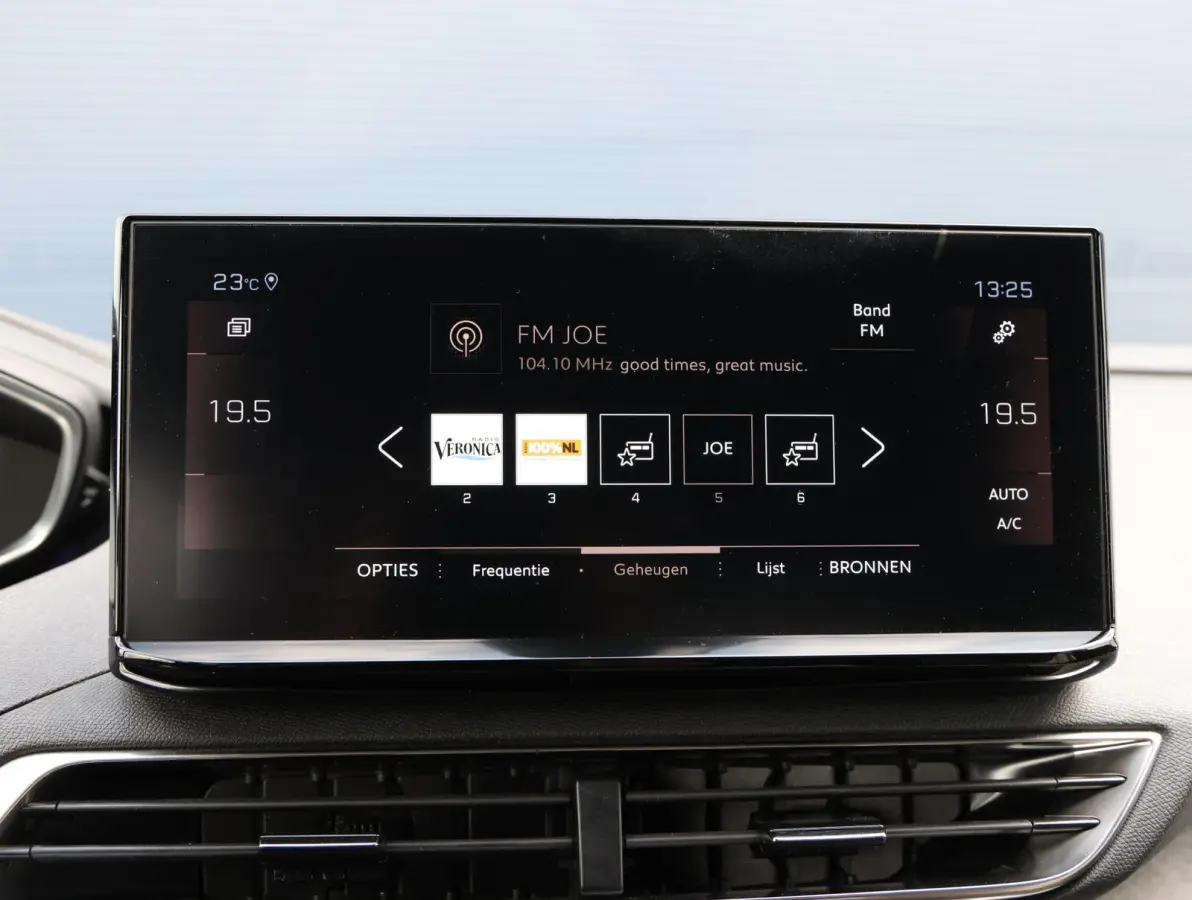 1.2 Hybrid 136 GT 1ste Eigenaar | LED | Sportstoelen Memory | Stoelverwarming | Hands-Free achterklep | Camera 360* | 18" LMV | Apple Carplay & Android Auto
