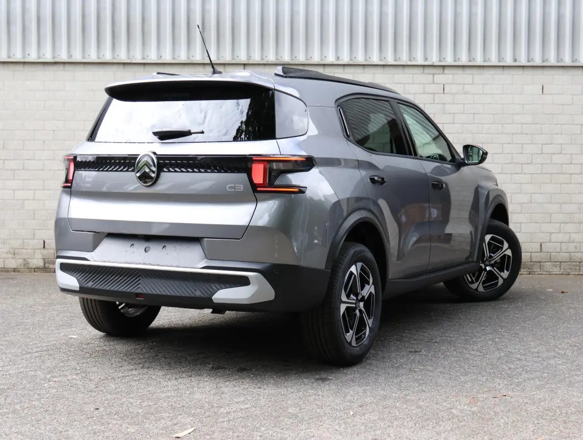 1.2 Hybrid 145pk Max | Snel leverbaar | Navigatie | Parkeersensoren en camera | Pack Winter