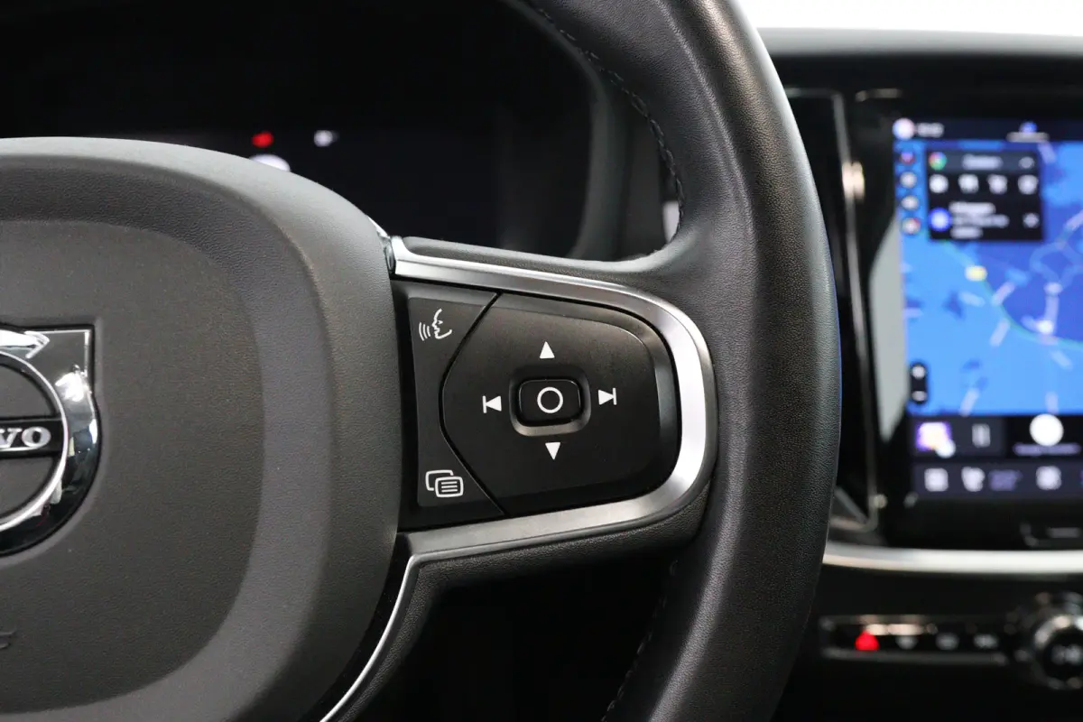 2.0 B4 Core | LED | Stoel/Stuurverwarming | Cruise Adaptive | Clima | Camera | Navi | keyless | BLIS | Lichtmetalen Velgen