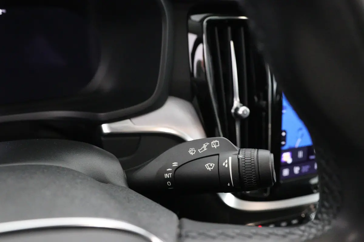 2.0 B4 Core | LED | Stoel/Stuurverwarming | Cruise Adaptive | Clima | Camera | Navi | keyless | BLIS | Lichtmetalen Velgen